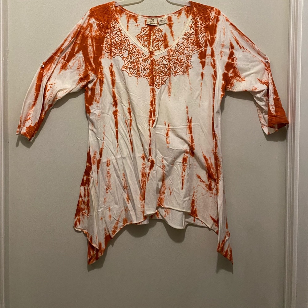 La Blend XL - white and burnt orange coloring.